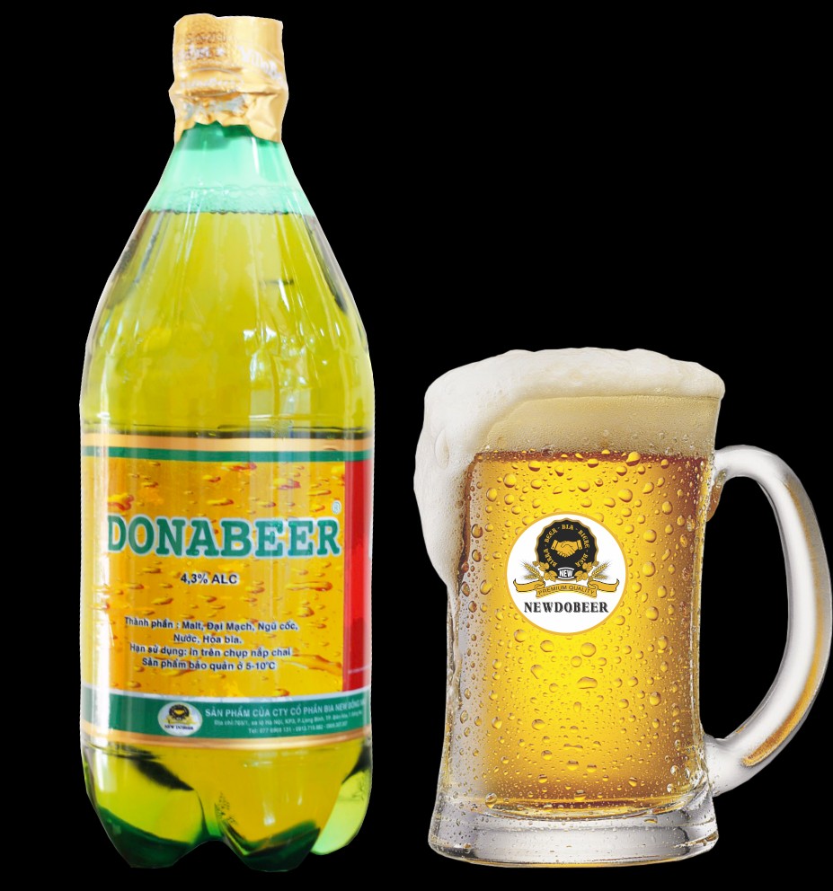 Bia vàng DonaBeer chai nhựa 900ml và cốc bia vàng