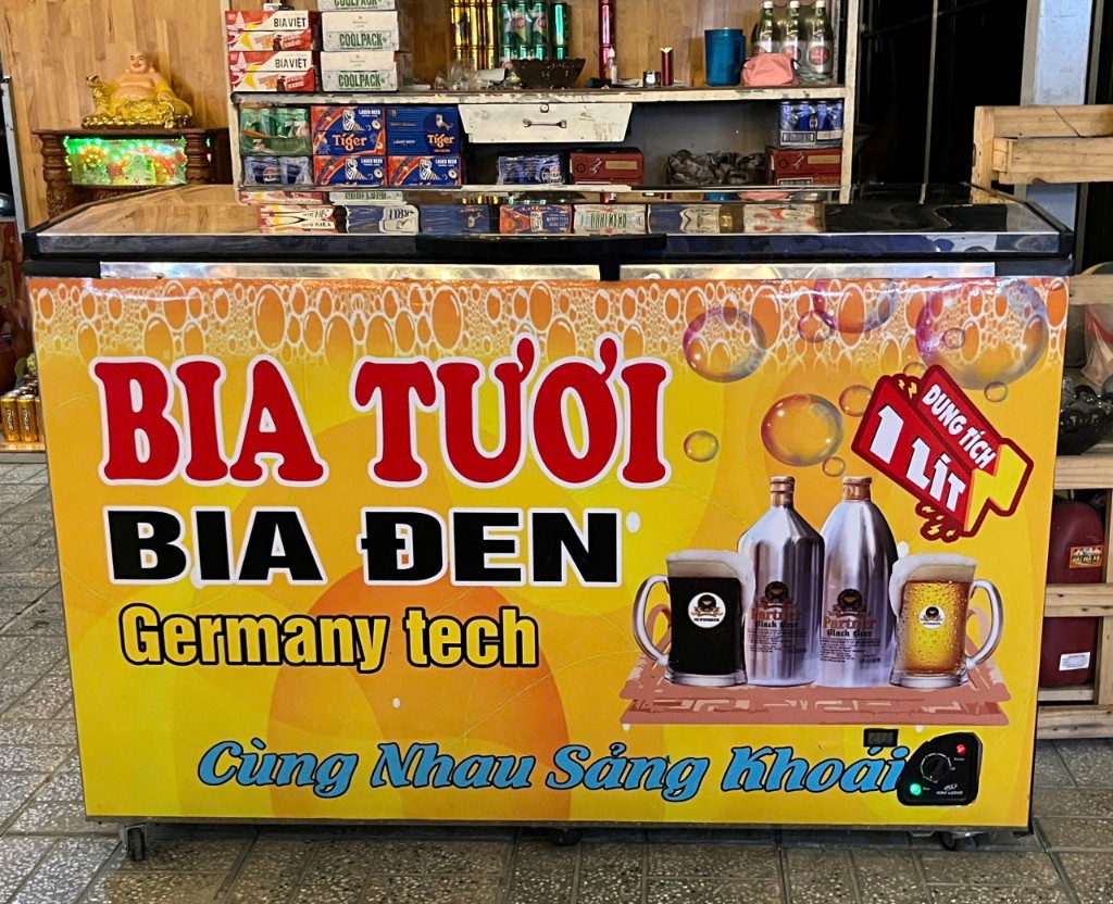 Tủ mát trưng bày bia tươi bia đen tại quán